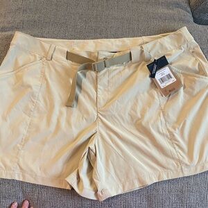 North Face women’s shorts plus size khaki NWT